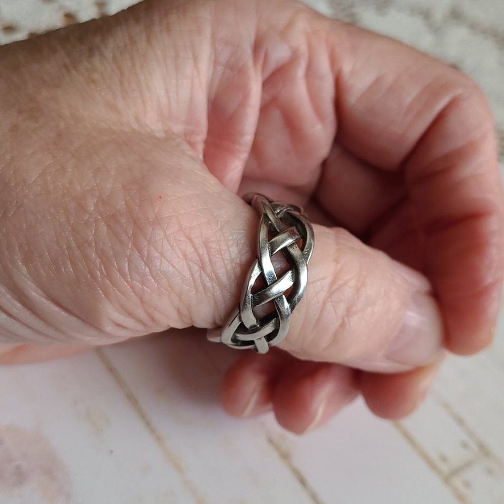 Ring - Picture 2 of 2